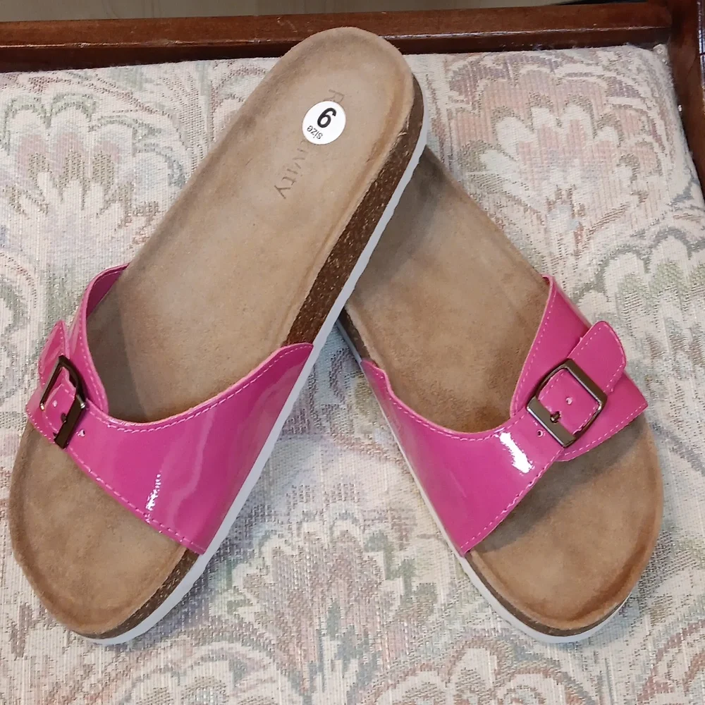 Sandals - Picture 1 of 4